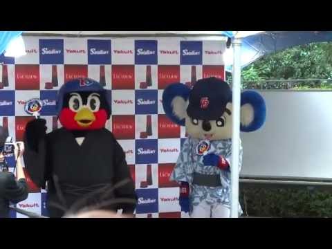 2012.8.4神宮球場　ドアラ・つば九郎　撮影会　無言の二人