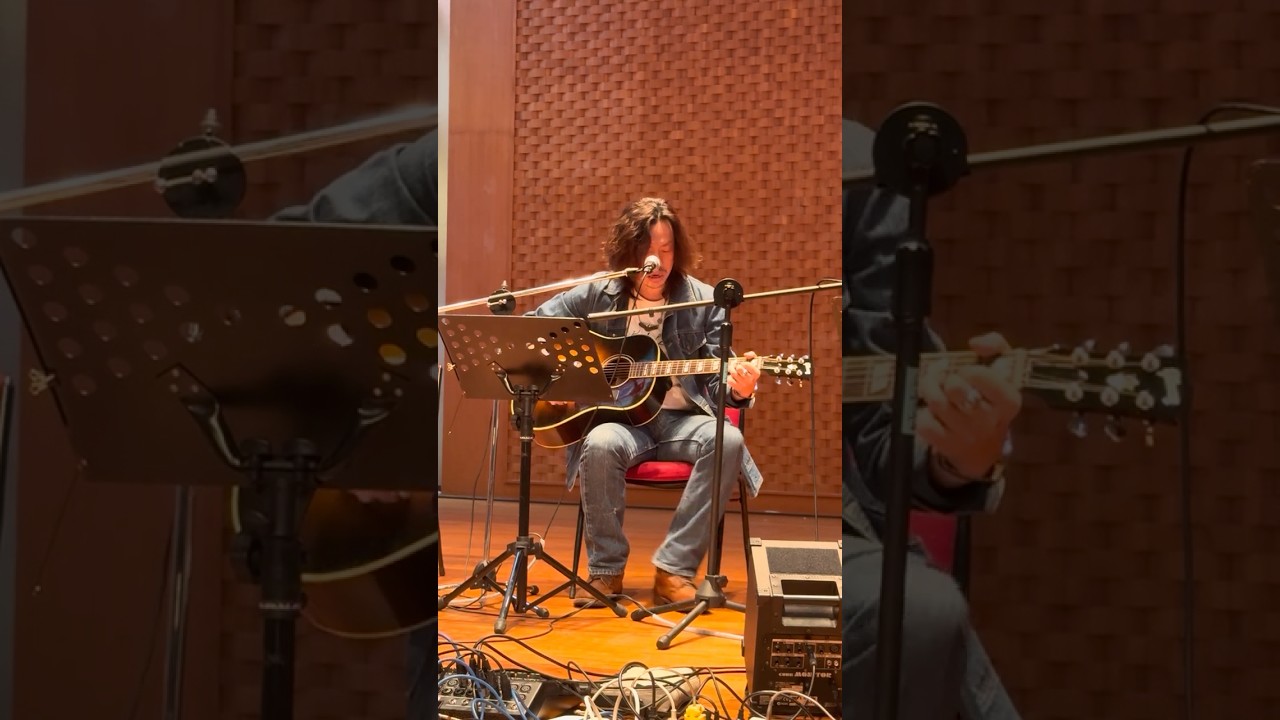 何許人-Ω (Live on Unplugged,2026/Taipei 台大雅頌坊）