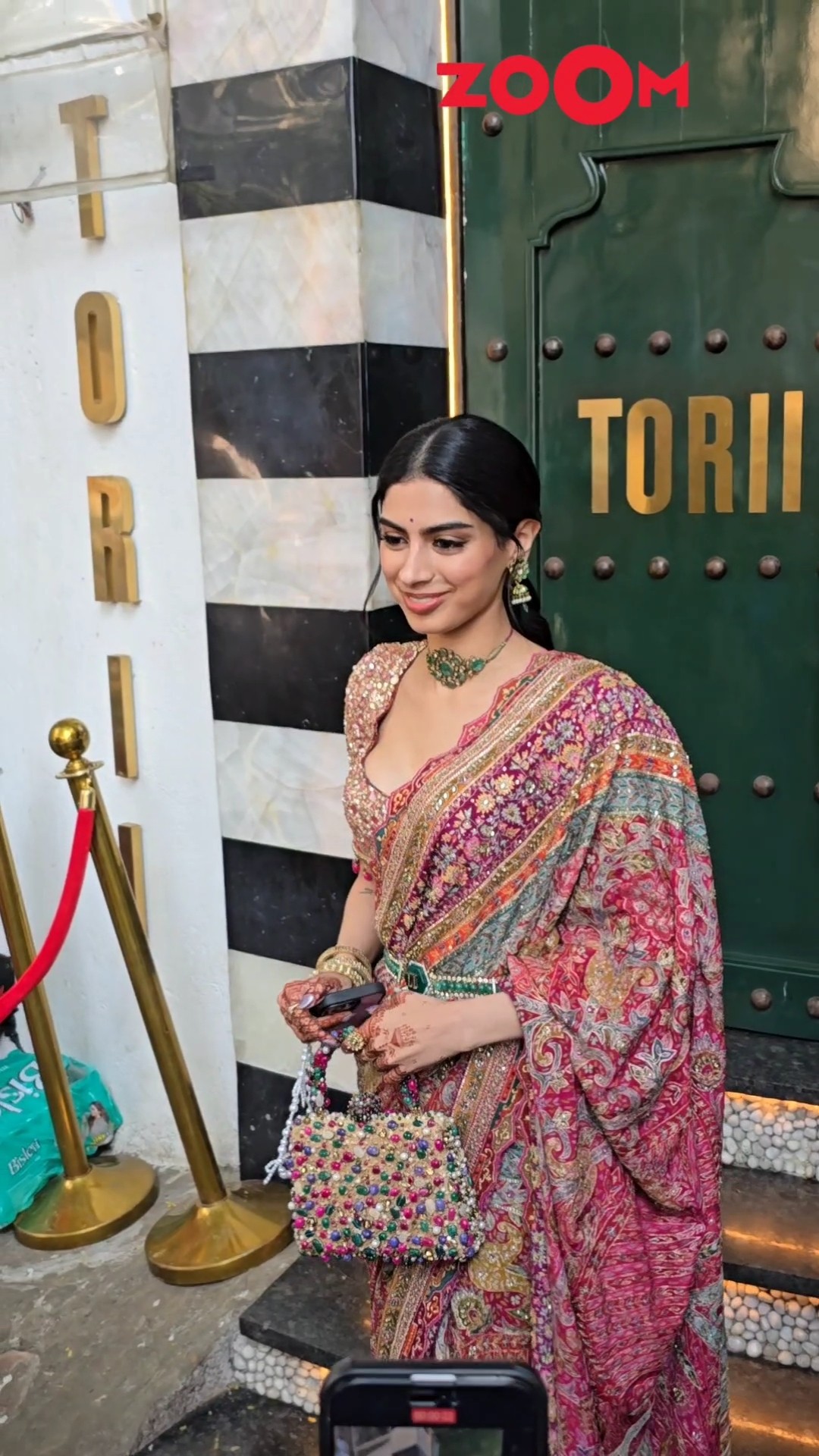 Khushi Kapoor looks STUNNING in a multicolored saree at Aaliyah Kashyap's Sangeet ceremony ? #shorts