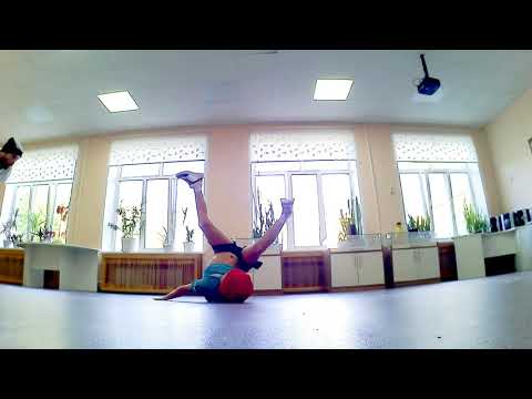 B boy Yaromir - Head Spin to Halo Onehand freeze