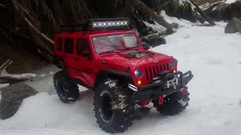 Axial SCX10ii - Winter Crawling.      #viral #rc