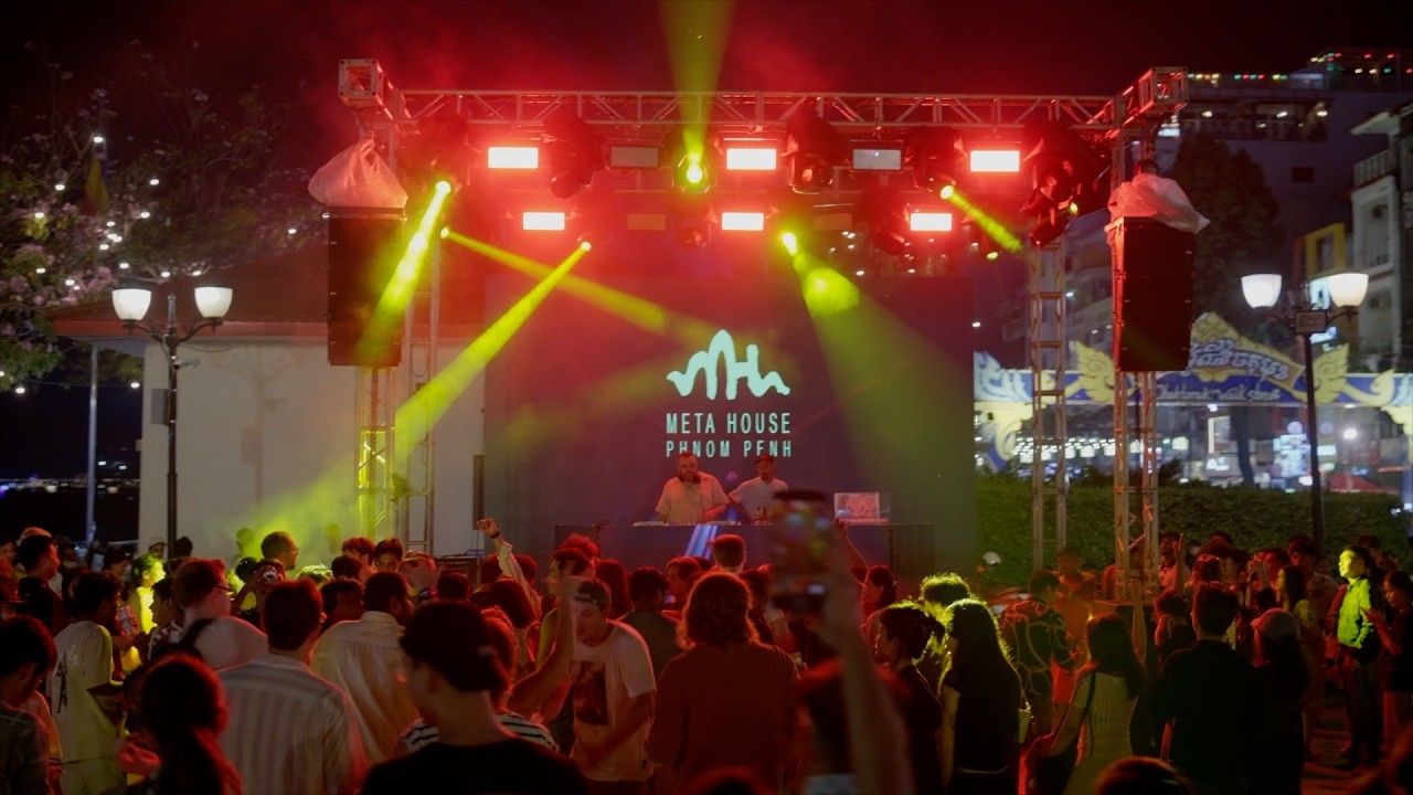 Euro Dance Music at Riverside Walk Street