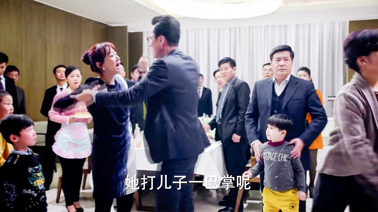 Муж ударил жену для любовницы, и жена агрессивно сопротивлялась: развод