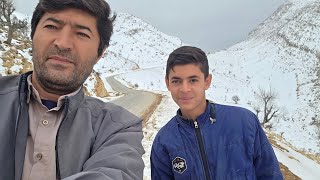 Download Lagu Excitement in Providing for the Family in Winter Snow: A Hard and Busy Life MP3