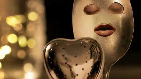 Daphne Glue - No Strings Attached (Official Video)