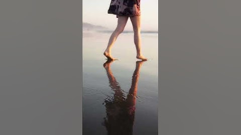 Walking on the beach at sunset feels very good🥺