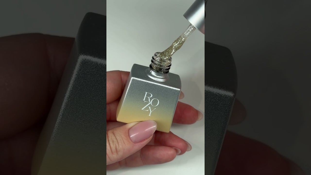 Пробую новые гелевые лаки с радужными блестками! ✨