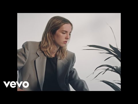 Смотреть клип The Japanese House - Something Has To Change