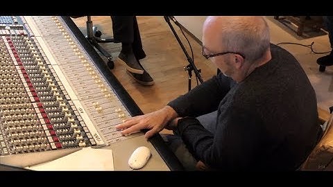 In Conversation With Tony Banks | Demonstrating The Polymoog Effect Used On 