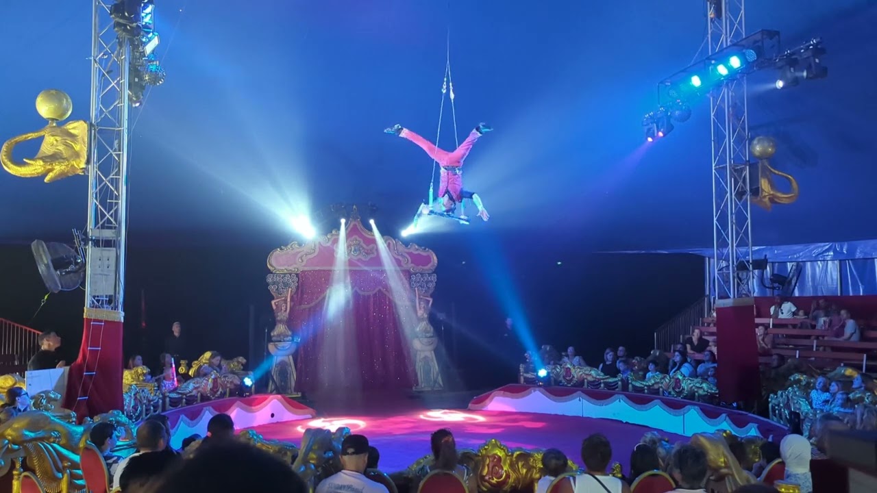 DARIX GIANNUZZI TRAPEZE WASHINGTON CIRQUE NICOLAS BOUGLIONE