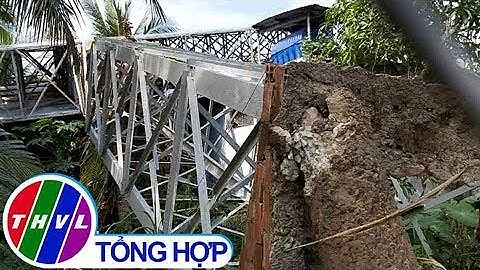 Bảng quảng cáo ngã gây hư hỏng nhà dân ở Tiền Giang