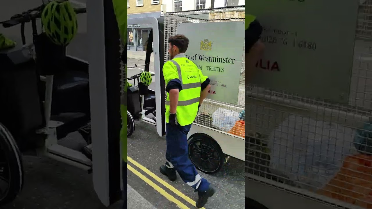 Электрический грузовой велосипед для мусора. London, United Kingdom