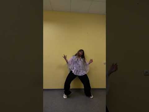 Успела станцевать, пока кое кто не видит 🤩😄❤️🤔🤣 #этожизнь #втоп #dance #работа #врек #топ #блогер