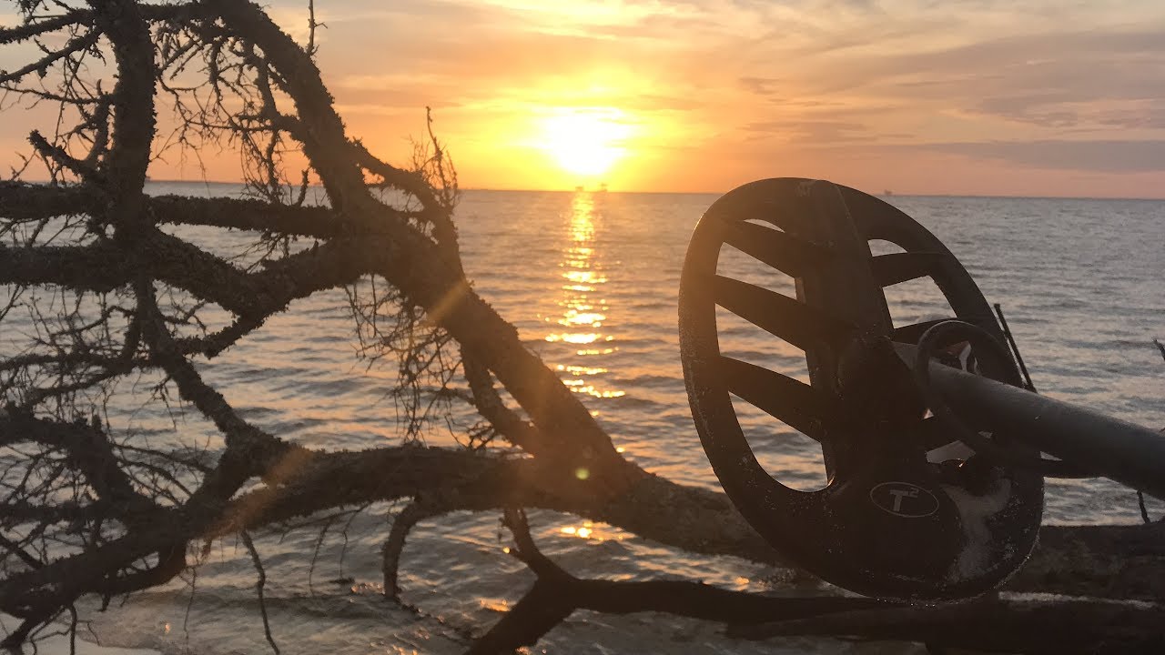 Treasure Hunting & Metal Detecting The Coast Finds Incredible Relics