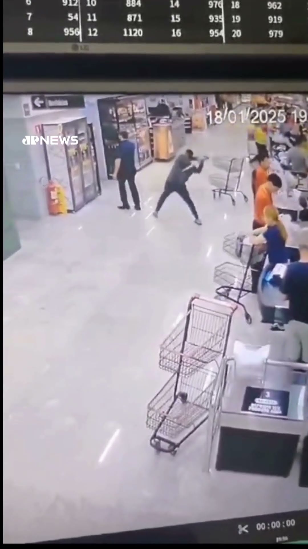 Homem é preso após golpear gerente de mercado com pá no MT