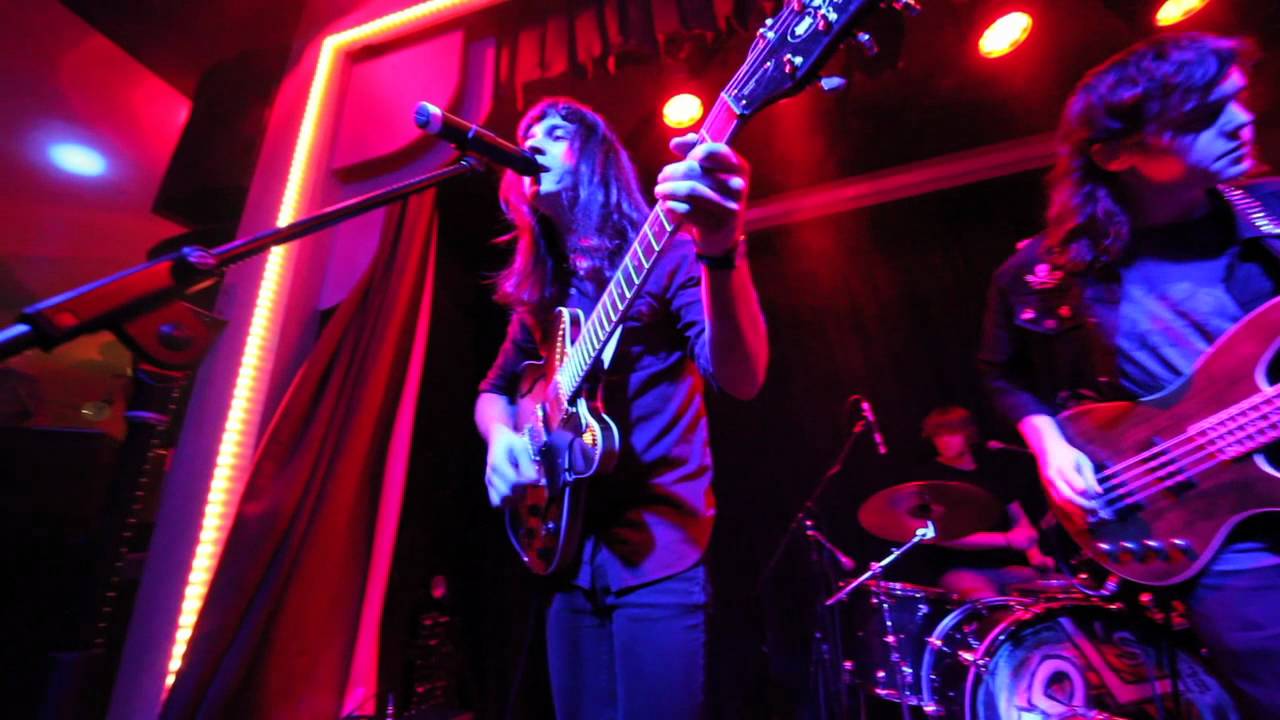 The Drunk Mums - Rubbing Your Gums @ Red Bennies Live