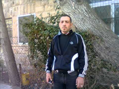 خدلك كرسي واقعد عليه 0001