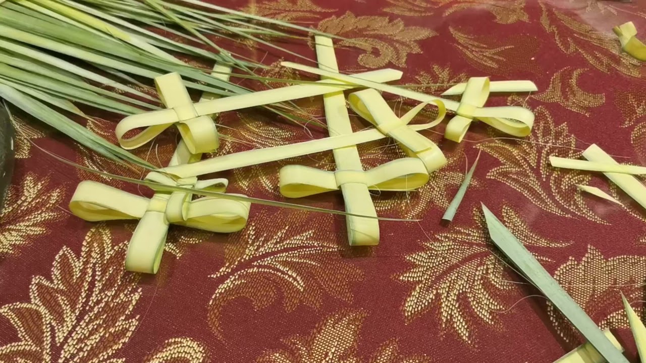 ¿Cómo hacer una cruz con palmas para el Domingo de Ramos?
