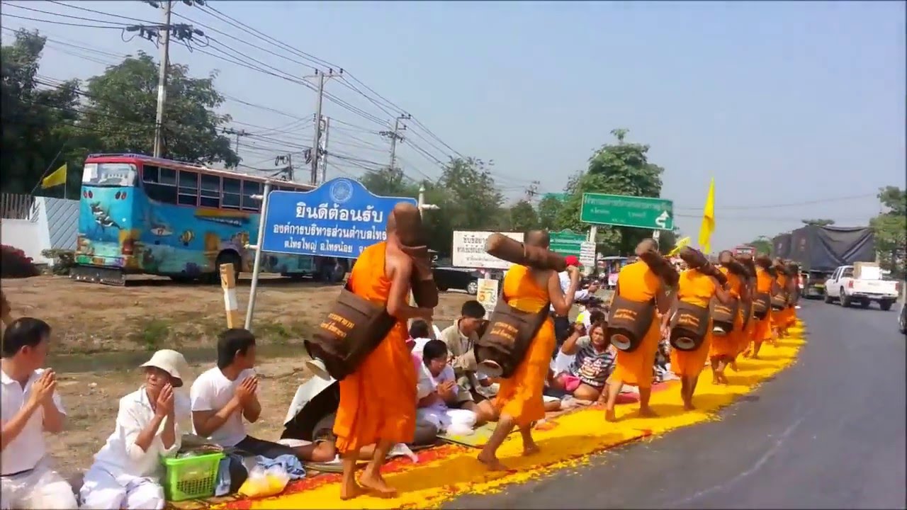 Thai Buddhist Monks Walk 458 55 km on flower petals