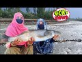 Live asli kashmiri fishes pakad liye  fishing catching ancient technique