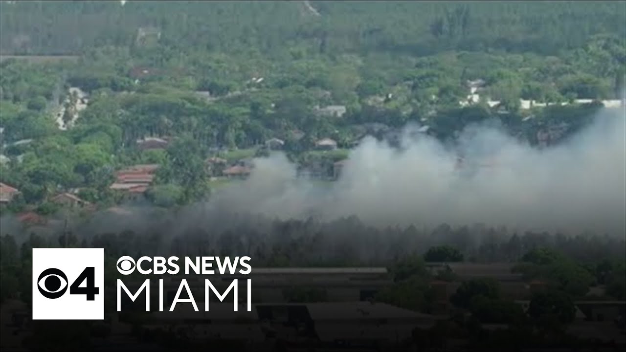 Grass fire continues to burn in West Kendall - YouTube