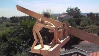 Animated wood whirligig -- Veleta animada en madeira. low wind Veleta sen rematar feita con restos de madeira movida por un vento suave. Ten a animación do boneco e é autoorientable As ...