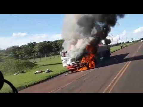 Caminhão pega fogo na PR-317
