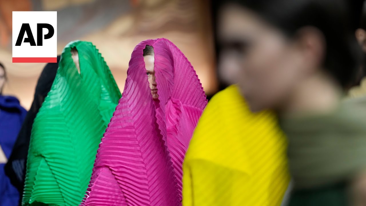 Issey Miyake's latest collection during Paris Fashion Week - YouTube