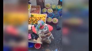 РАЗВОД НА БАЗАРЕ ПРИКОЛ: ЖЕНЩИНА РАЗВЕЛА НА РЫНКЕ - ВИНОГРАДНЫЙ РАЗВОД РАЗВОД НА БАЗАРЕ ПРИКОЛ: ЖЕНЩИНА РАЗВЕЛА НА РЫНКЕ - ВИНОГРАДНЫЙ РАЗВОД