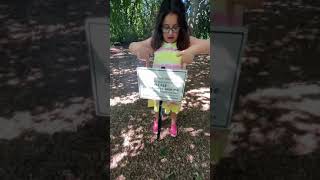 Valentina shows you a very old tree in our home town🌳
