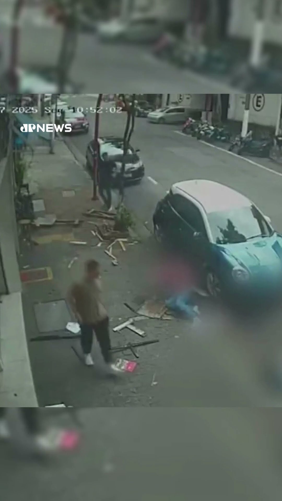 Motorista invade calçada no centro de SP, mata uma pessoa e fere quatro #shorts