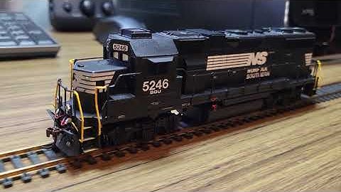 Athearn GP38-2