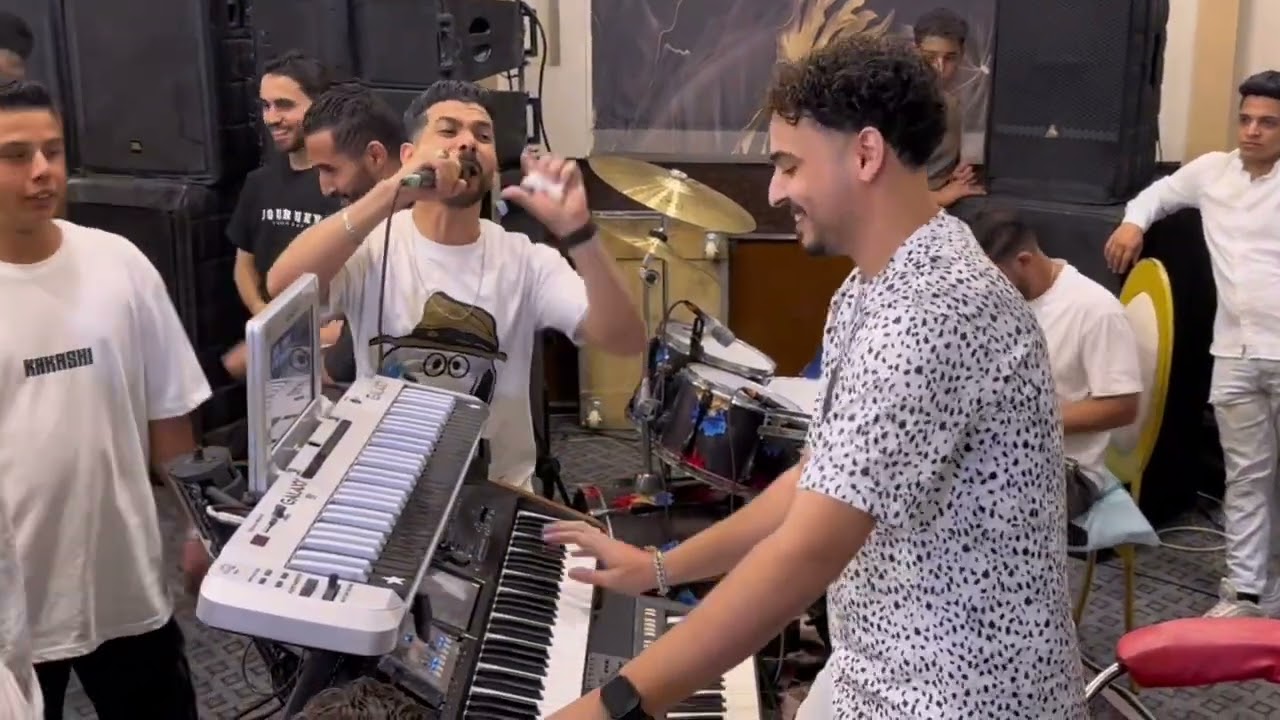 اما البليد في مهنته يقعد جنب عمته😂😂