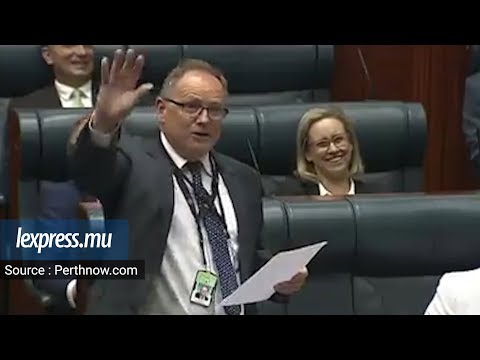 Parlement: David Templeman fait un discours en… chanson