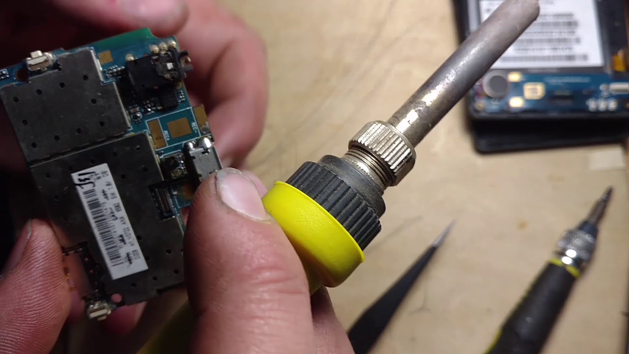 Gsmart Roma R2 не заряжаеца