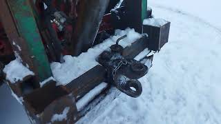 видео: ЮМЗ погрузчик для леса на заднюю навеску (обзор) картинка: ЮМЗ погрузчик для леса на заднюю навеску (обзор)