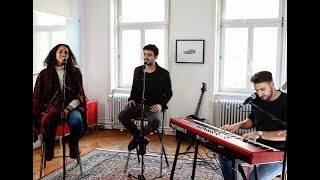 Miniatura de vídeo de "Parallel feat. Cassandra Steen - Eine Sprache (Piano Version)"