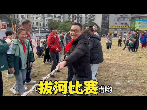 幼儿园举办亲子运动会，阿亮带领全班家长拔河比赛勇拿第一，满满的都是童年的回忆