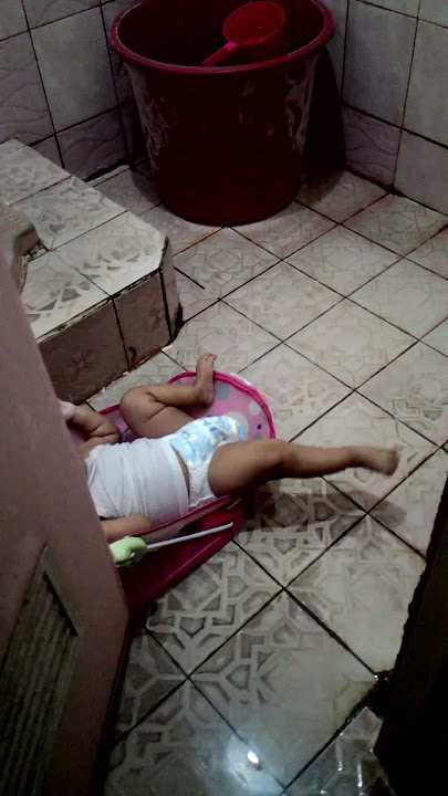 BAYI KAMAR MANDI BABY BATHROOM