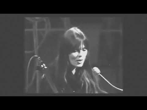 Nico performing Secret Side & Valley of the Kings