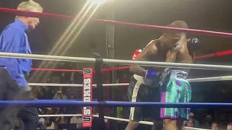 Elijah 'The Showman' Seawright destroys Timvonte Carson w/ 2nd Round KO