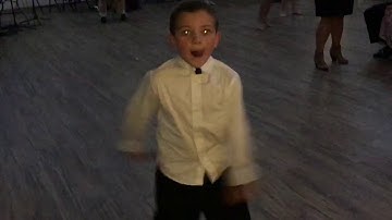 Fastest Floss dance by a 6 year old at wedding!