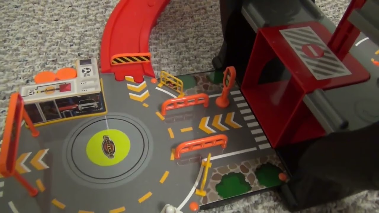 Игровой набор Fast Lane On the Go Pit Stop — распаковка, демонстрация и обзор