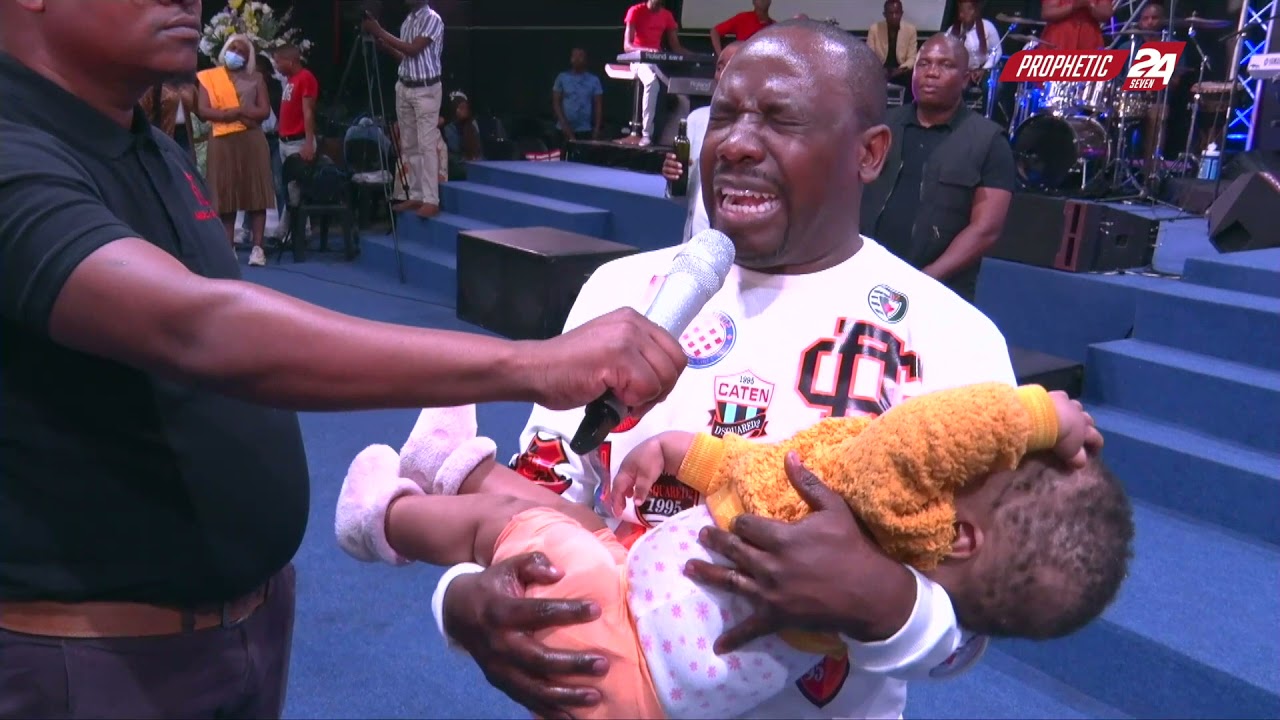 DO YOU STILL SAY APOSTLE MOHLALA IS  FAKING  MIRACLES? LOOK HOW BIG IS THIS HEAD 😓😓😓😓😓😓😓😓😓