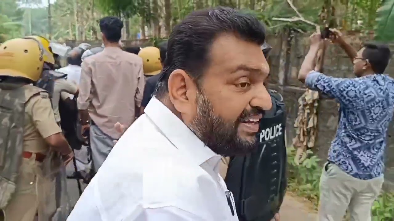 ബിജെപി പുതുപ്പള്ളി എംഎൽഎ ചാണ്ടി ഉമ്മൻ  ഓഫീസ്ലേക്ക് മാർച്ച് നടത്തി സമരത്തിന്ശേഷം നടക്കിയാ രംഗങ്ങൾ 😜😜