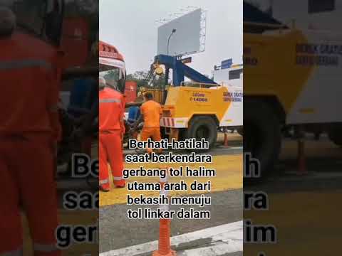 Kecelakaan beruntung gerbang tol HALIM UTAMA RABU 27, MAR 2024 #vídeoviral #infojakarta #news