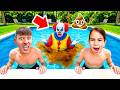 WARUM schwimmt HORROR CLOWN in unserem POOL! ????