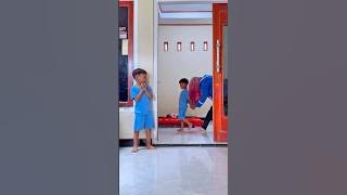 Baby twins hides from monster sirine rambut merah tung sahur hammud habibi😂 #fyp #shorts #funny