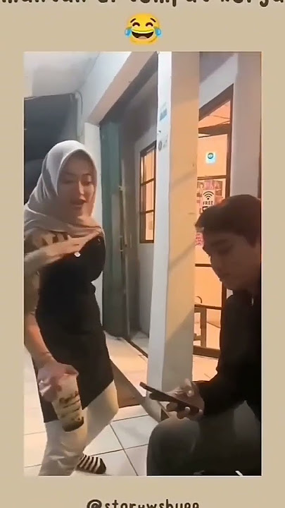 ketika ngopi di cafe mantan