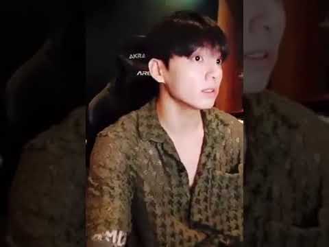 جون جونغكوك يغني ابتسم مرة أخرى للدب الأسود